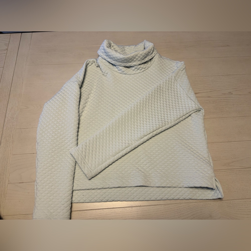 New Balance size M quilted sweatshirt